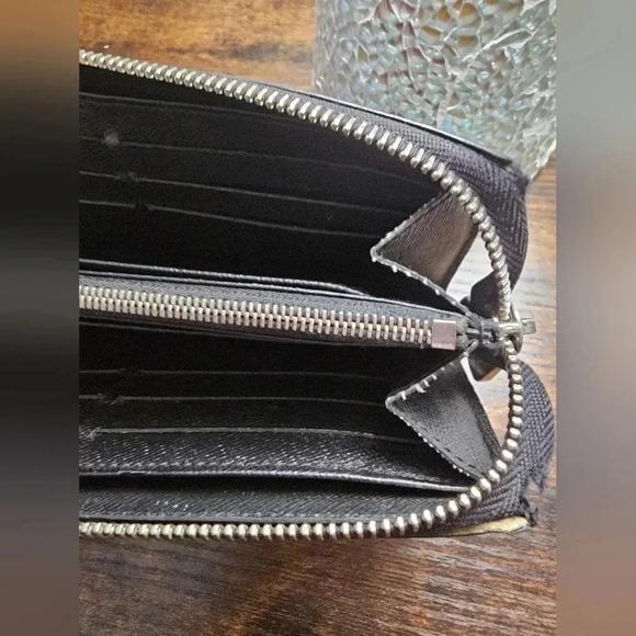 Louis Vuitton Electric Leather Clutch/Wristlet - Picture 11 of 16